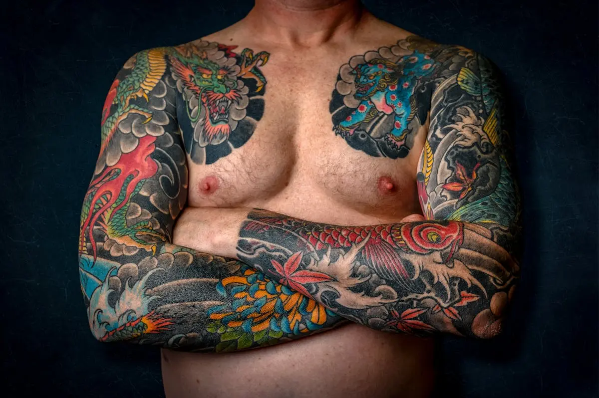 Red hannya mask sleeve with maple leaves and wind-bar clouds on the forearm